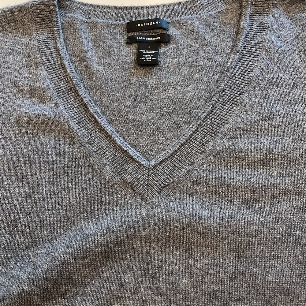 100% Cashmere Men’s V-neck by Halogen. Ribbed along V-neckline, waist & sleeve